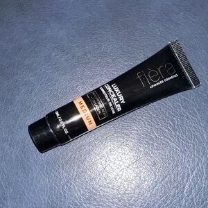 Luxury Concealer Cream - Medium Shade - Black Tube